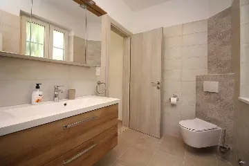 Seaside Retreat Villa with Pool, Kaštel Kambelovac