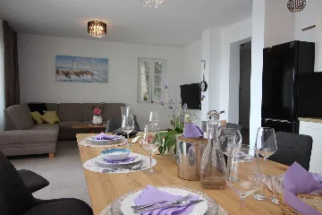 Seaside Retreat Villa with Pool, Kaštel Kambelovac