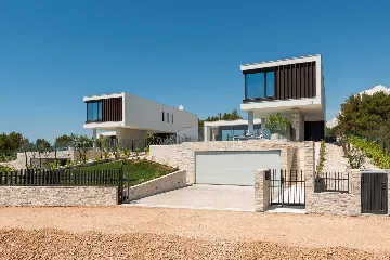 Modern 4-Bedroom Villa with Pool in Primošten