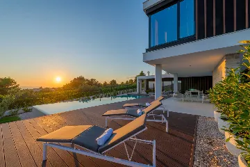 Modern 4-Bedroom Villa with Pool in Primošten