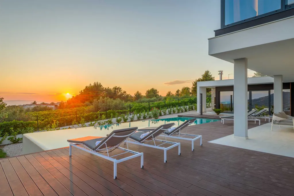 Modern 4-Bedroom Villa with Pool in Primošten