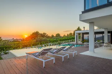 Modern 4-Bedroom Villa with Pool in Primošten