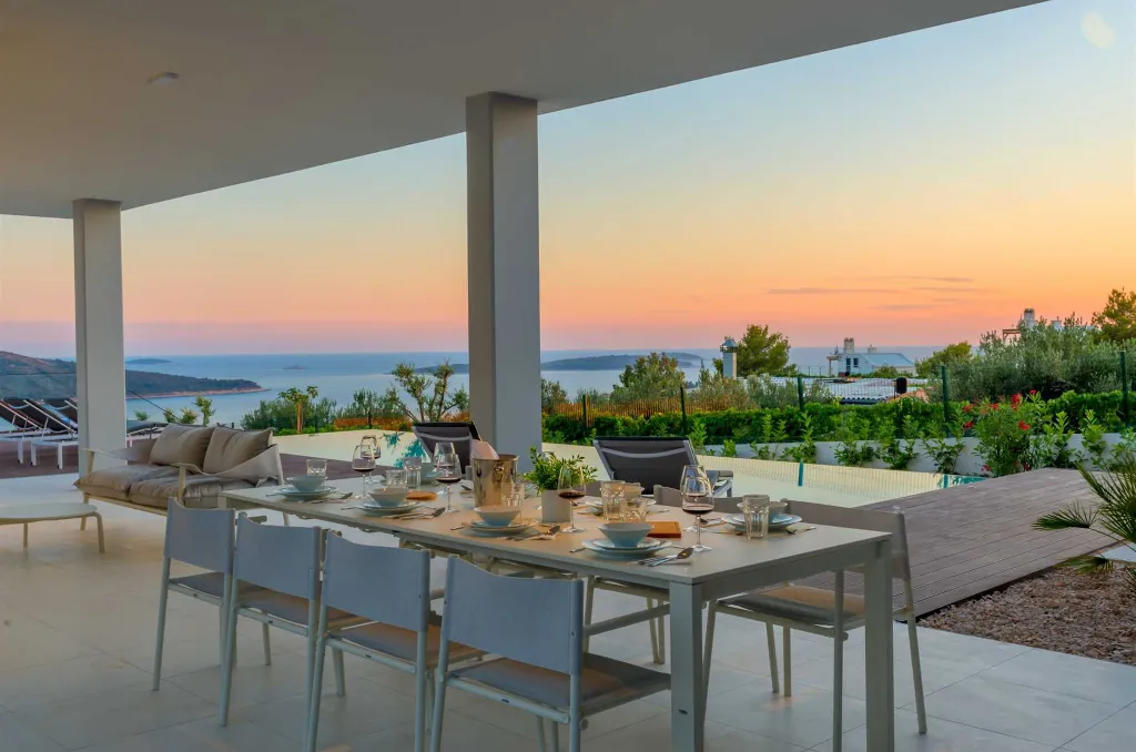 Modern 4-Bedroom Villa with Pool in Primošten
