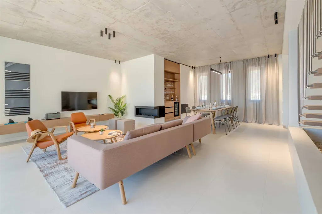Modern 4-Bedroom Villa with Pool in Primošten