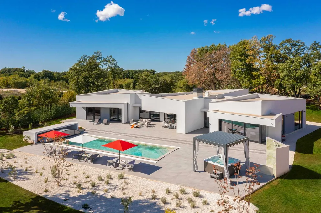 Modern Villa Retreat with Pool in Režanci, Istria