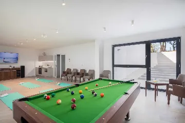 Modern Villa Retreat with Pool in Režanci, Istria