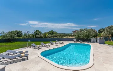 Spacious Family Villa with Pool in Krnica