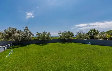 Spacious Family Villa with Pool in Krnica