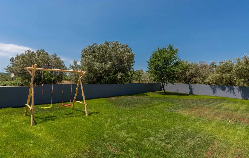 Spacious Family Villa with Pool in Krnica