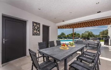 Spacious Family Villa with Pool in Krnica