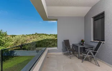 Spacious Family Villa with Pool in Krnica