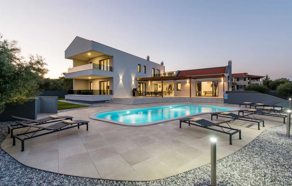Spacious Family Villa with Pool in Krnica