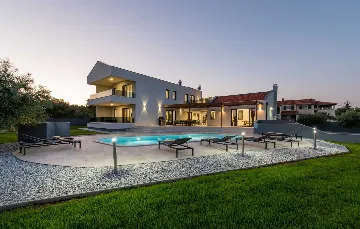 Spacious Family Villa with Pool in Krnica