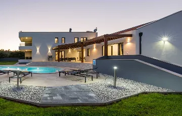 Spacious Family Villa with Pool in Krnica