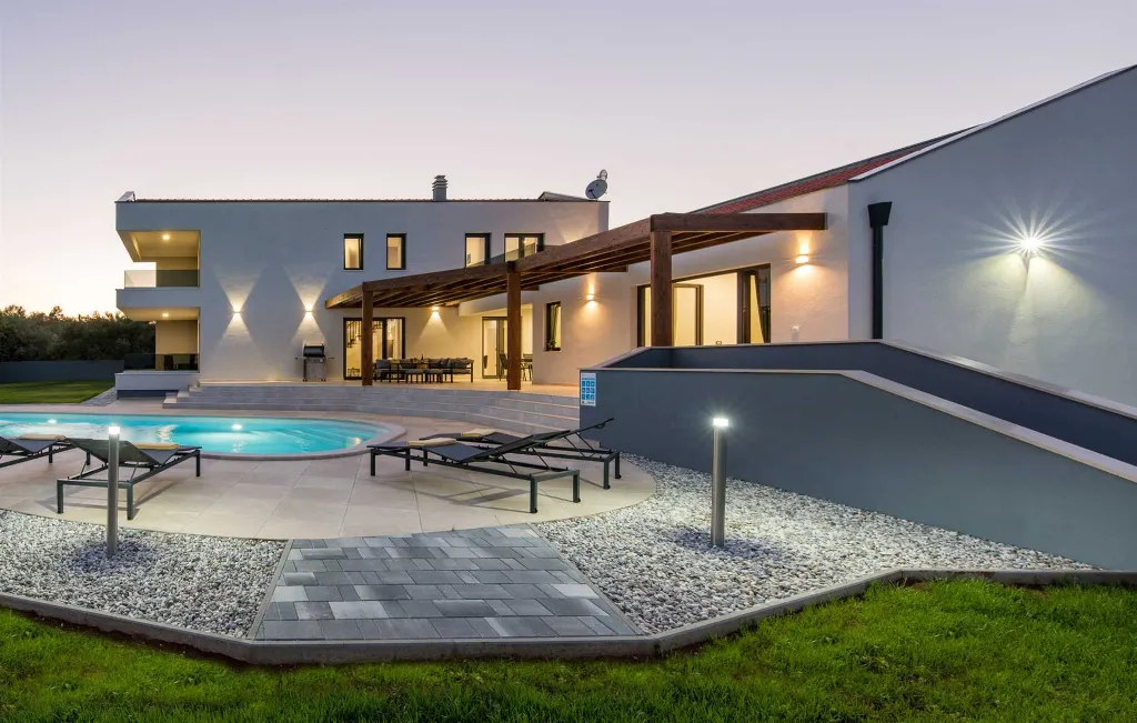 Spacious Family Villa with Pool in Krnica