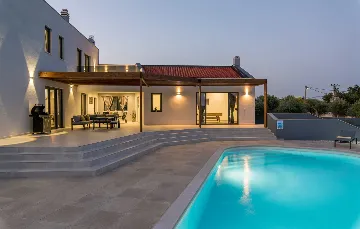 Spacious Family Villa with Pool in Krnica