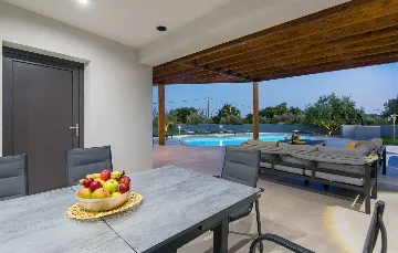 Spacious Family Villa with Pool in Krnica