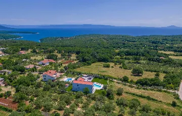 Spacious Family Villa with Pool in Krnica