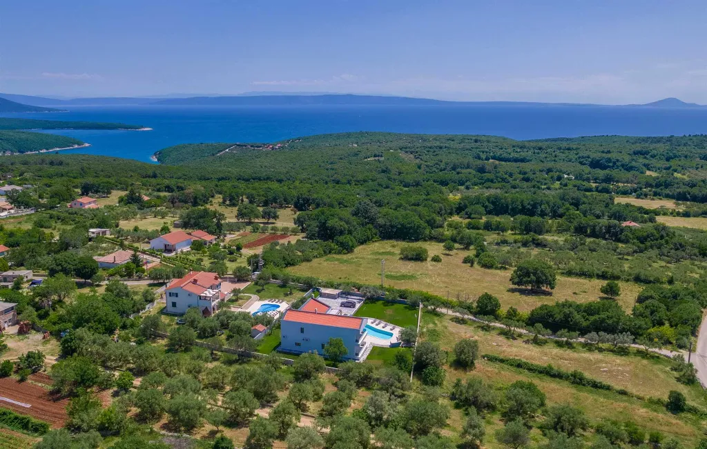 Spacious Family Villa with Pool in Krnica
