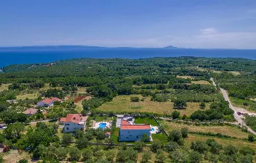 Spacious Family Villa with Pool in Krnica