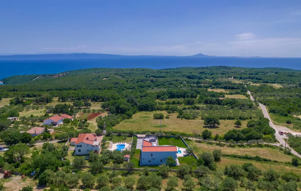 Spacious Family Villa with Pool in Krnica
