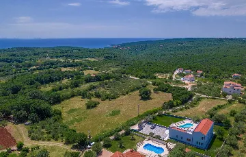 Spacious Family Villa with Pool in Krnica