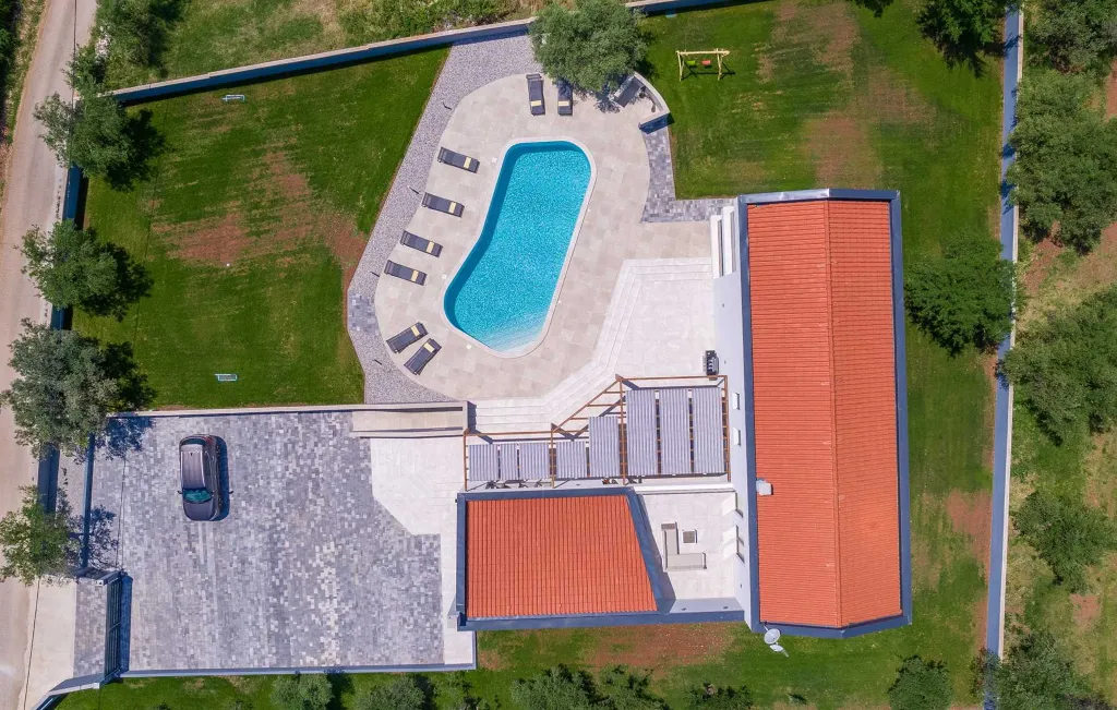 Spacious Family Villa with Pool in Krnica