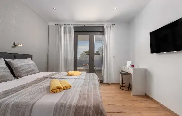 Spacious Family Villa with Pool in Krnica