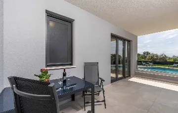 Spacious Family Villa with Pool in Krnica