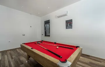 Spacious Family Villa with Pool in Krnica