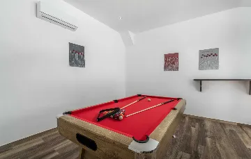 Spacious Family Villa with Pool in Krnica