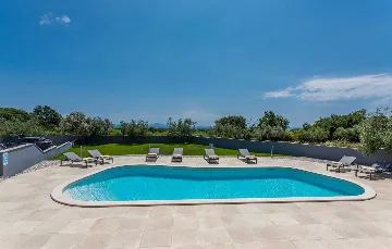 Spacious Family Villa with Pool in Krnica