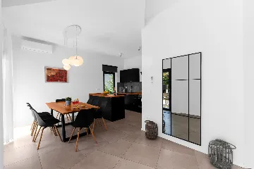 Contemporary Family Villa with Pool in Vabriga