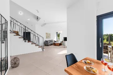 Contemporary Family Villa with Pool in Vabriga