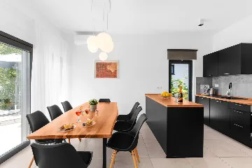 Contemporary Family Villa with Pool in Vabriga