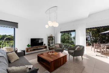 Contemporary Family Villa with Pool in Vabriga