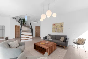 Contemporary Family Villa with Pool in Vabriga