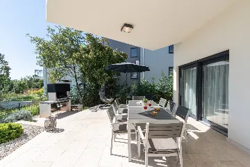 Contemporary Family Villa with Pool in Vabriga