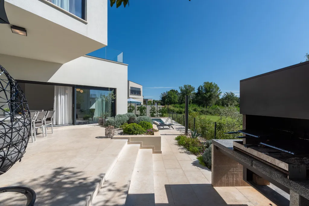 Contemporary Family Villa with Pool in Vabriga