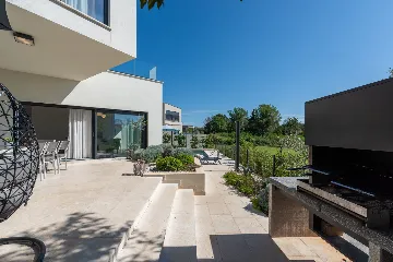 Contemporary Family Villa with Pool in Vabriga