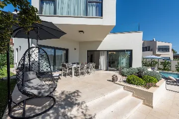 Contemporary Family Villa with Pool in Vabriga