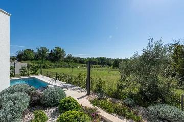 Contemporary Family Villa with Pool in Vabriga