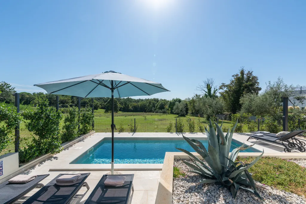 Contemporary Family Villa with Pool in Vabriga