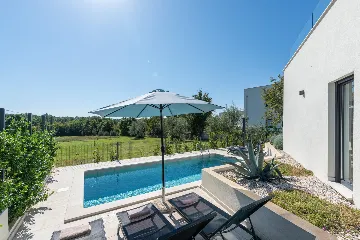 Contemporary Family Villa with Pool in Vabriga