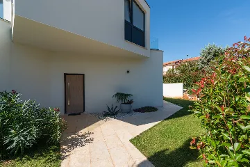 Contemporary Family Villa with Pool in Vabriga