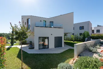 Contemporary Family Villa with Pool in Vabriga