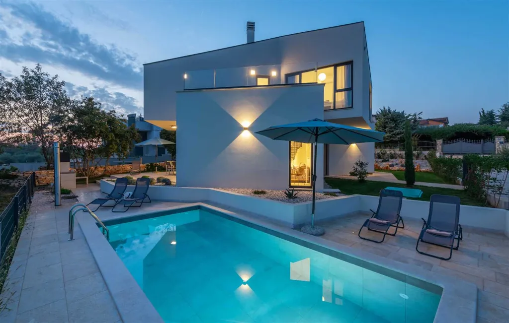Contemporary Family Villa with Pool in Vabriga