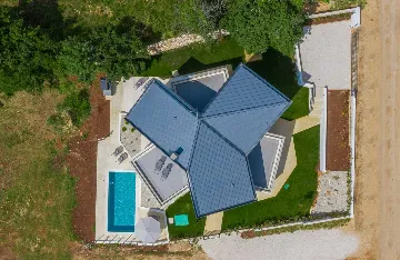 Contemporary Family Villa with Pool in Vabriga