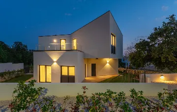 Contemporary Family Villa with Pool in Vabriga