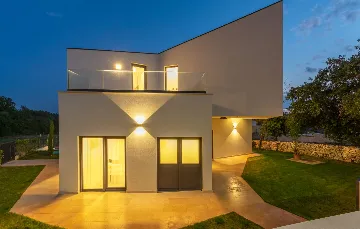 Contemporary Family Villa with Pool in Vabriga